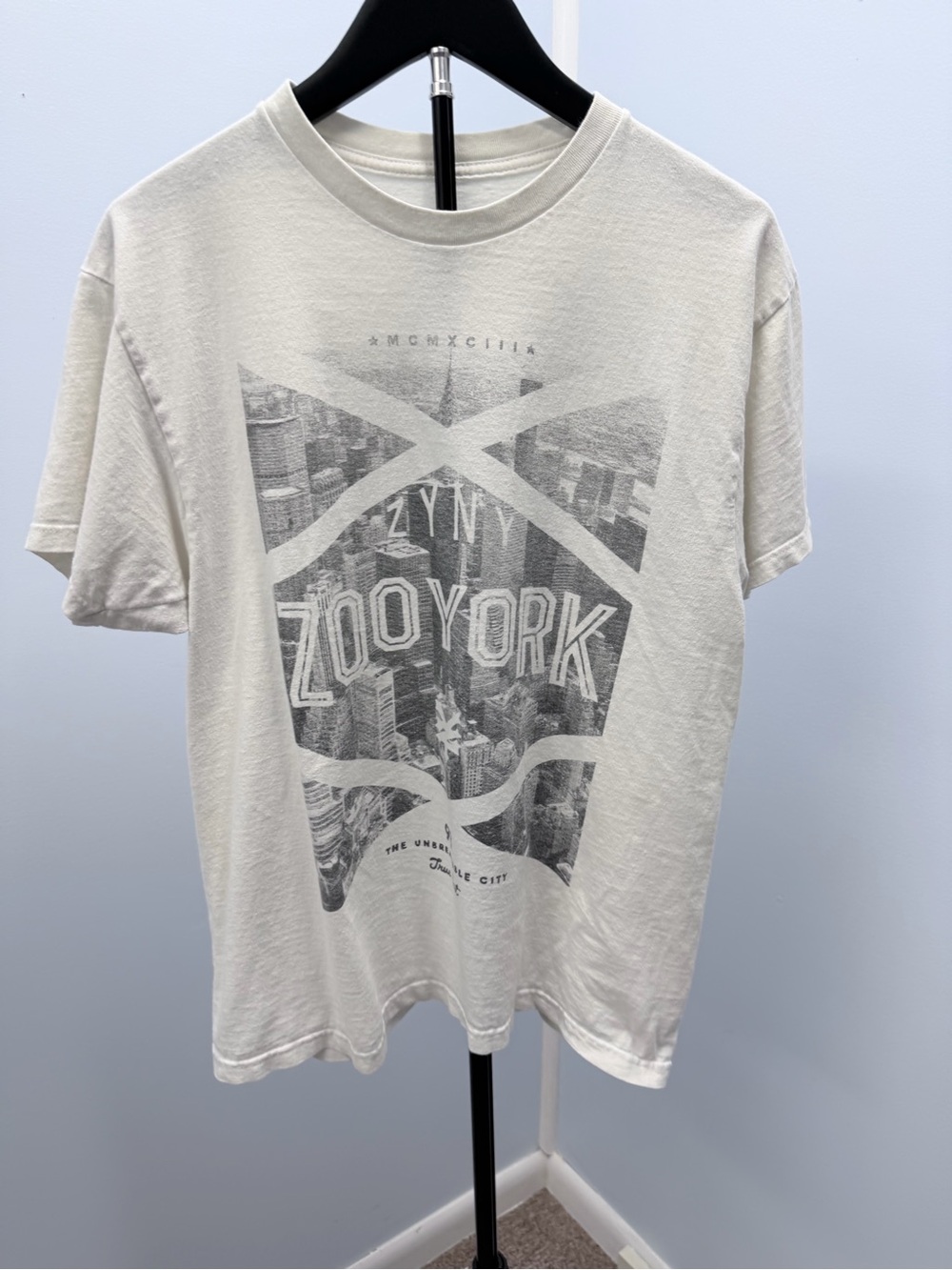 Zoo York Men's Off-White Graphic Short Sleeve Tee